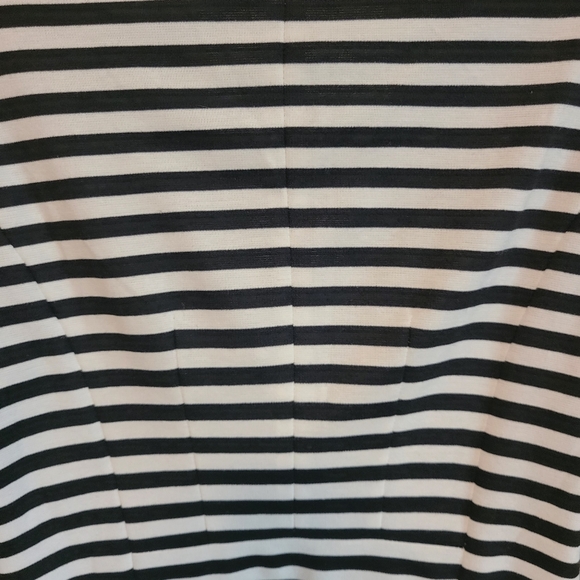 Suzy Shier Striped Crop Blazer - Picture 4 of 5